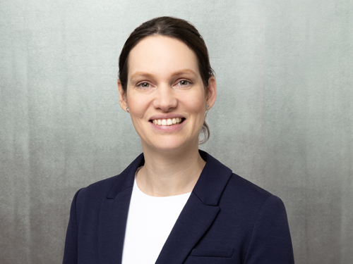 Portrait Dr. Katharina Harfenmeister