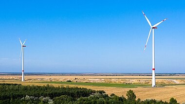 Zwei Windenergieanlage 